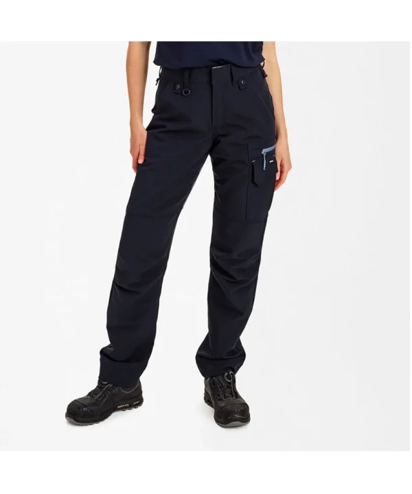 Dames Engel Entire werkbroek 4-Way stretch 50270 aan Dames Engel Entire werkbroek 4-Way stretch | Donker blauw